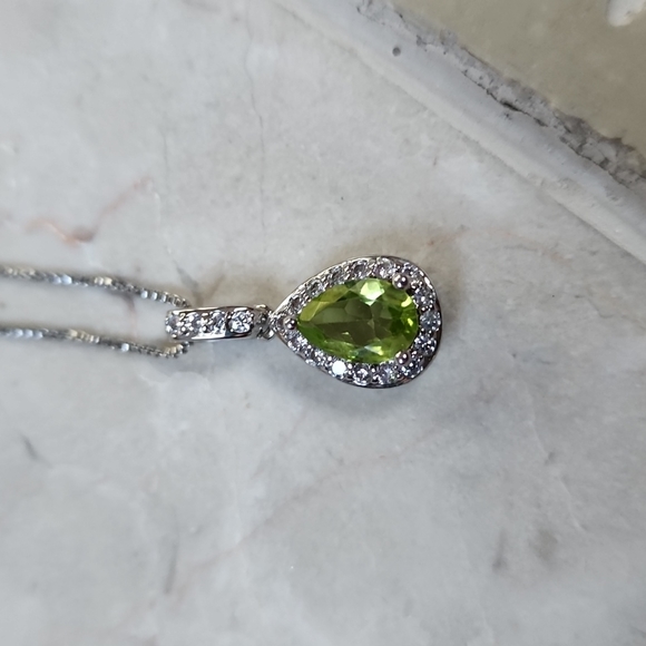 Peridot and CZ necklace - Picture 2 of 8
